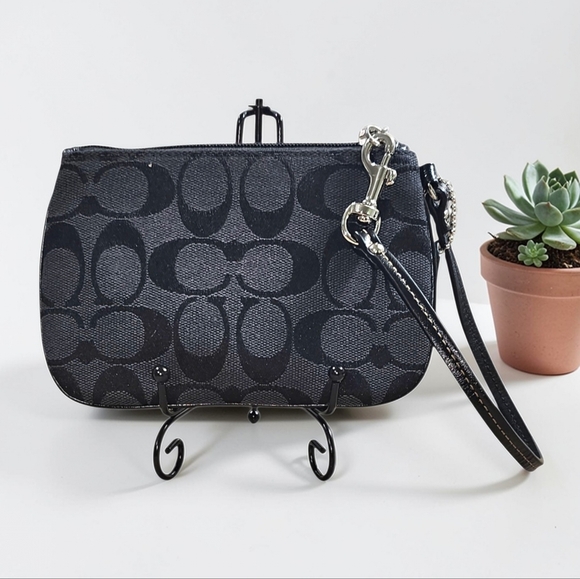 Coach Black Signature Jacquard Wristlet, Patent Leather Trim,Classic Pouch EUC - Picture 2 of 9